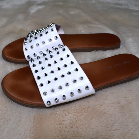 Steve Madden Farrin White Spiked Slip-On Sandals Size 8 - Picture 3 of 11